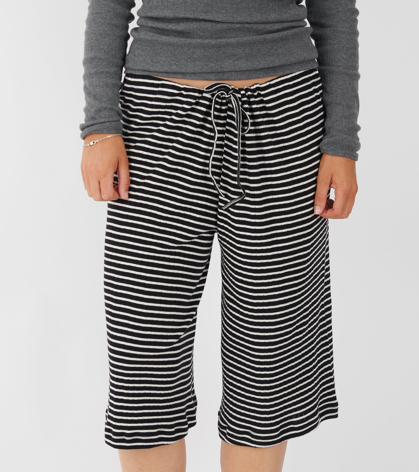 Nova Shorts 2 Black/Ecru