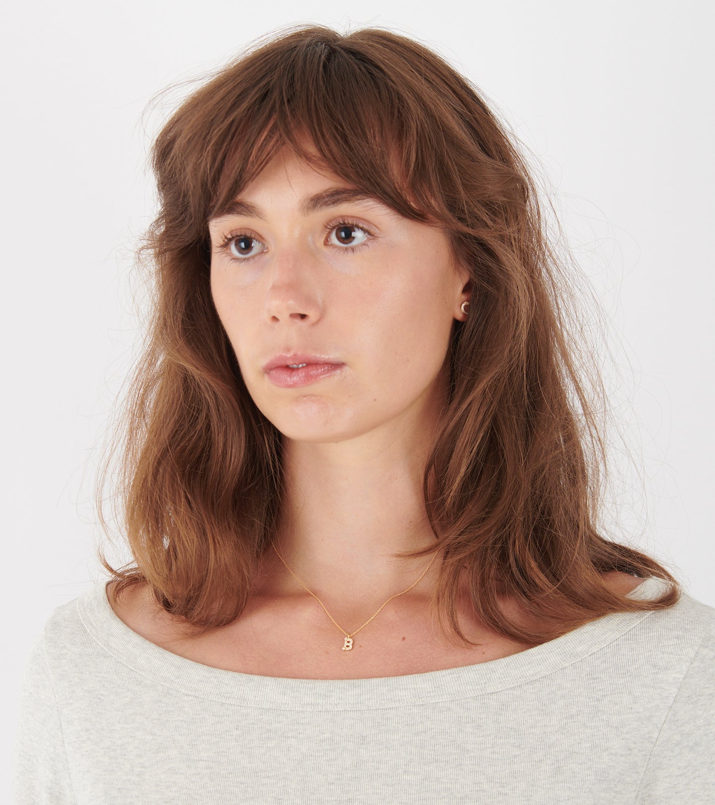 Simple B Necklace Gold