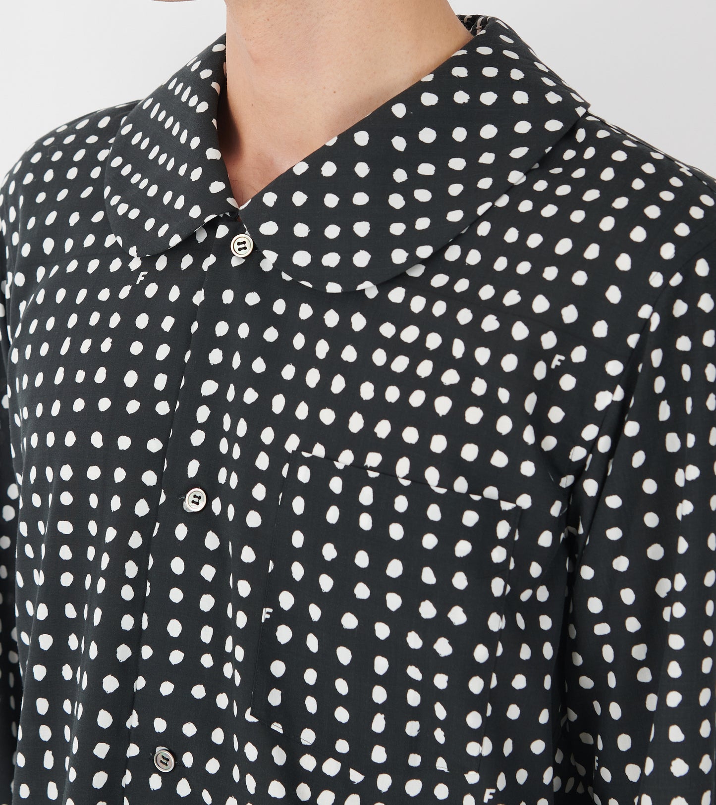 Round Collar Dot Shirt Black/White