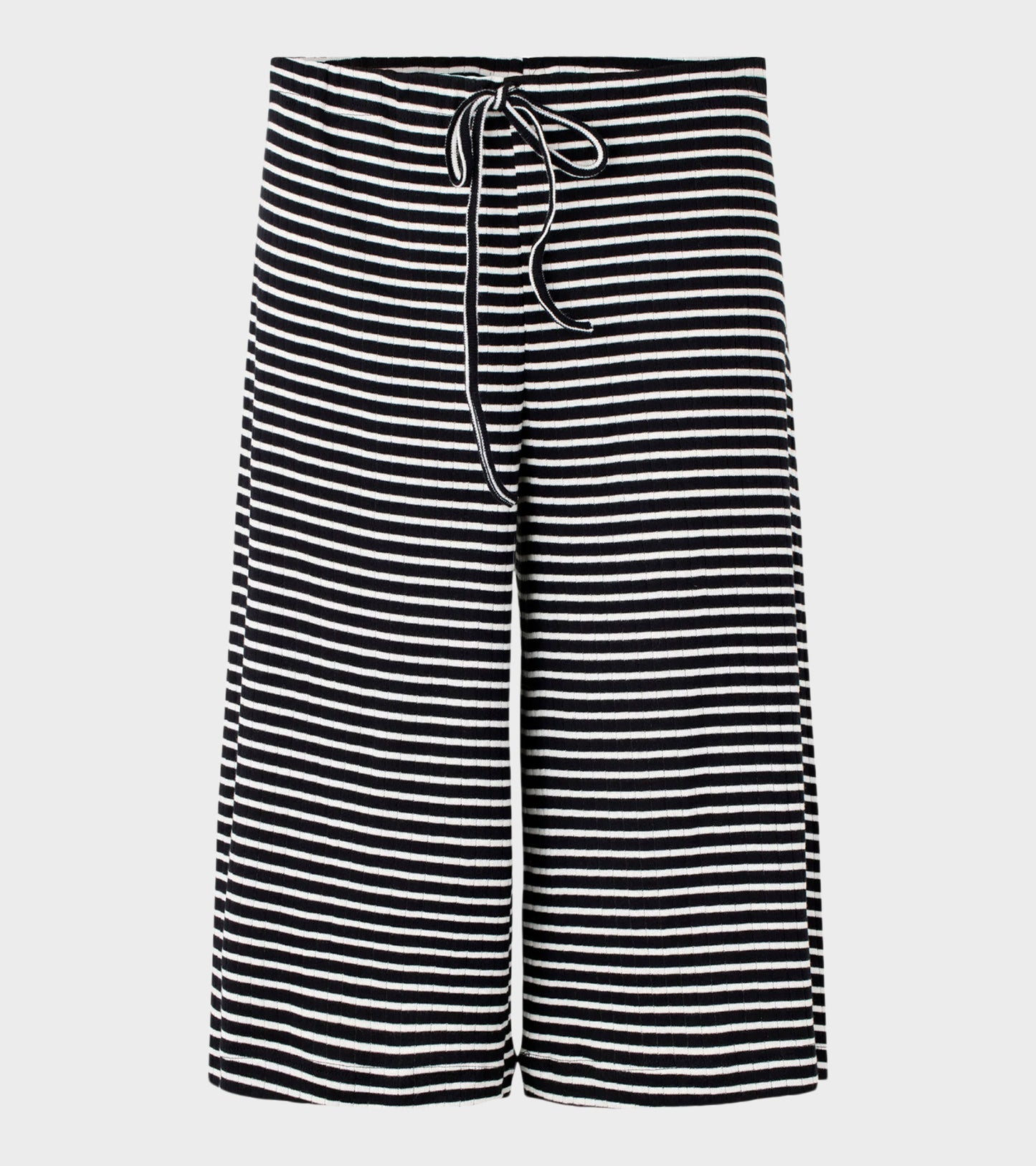 Nova Shorts 2 Black/Ecru