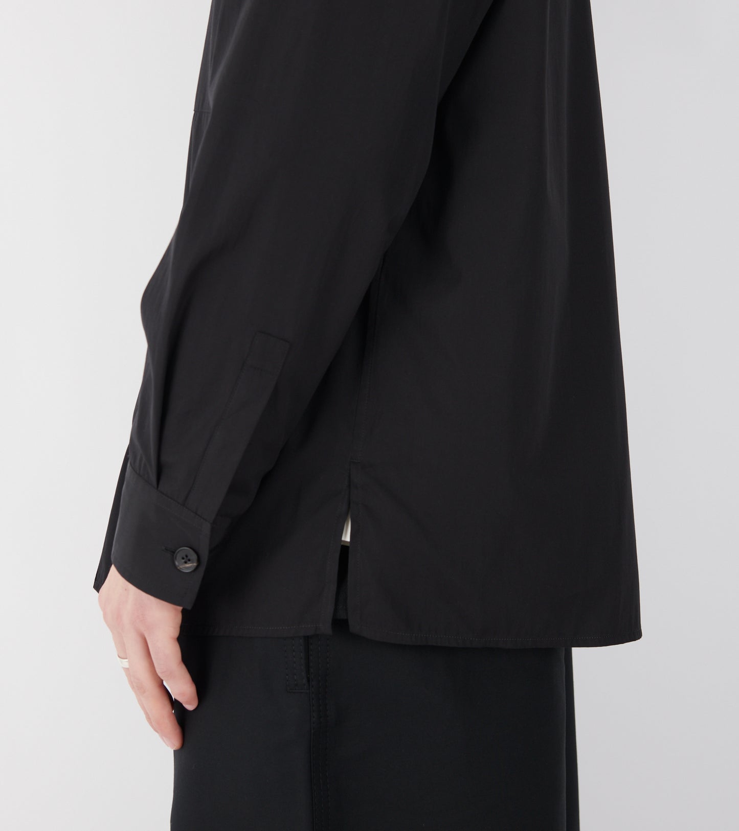 Cotton Poplin V-neck Shirt Black