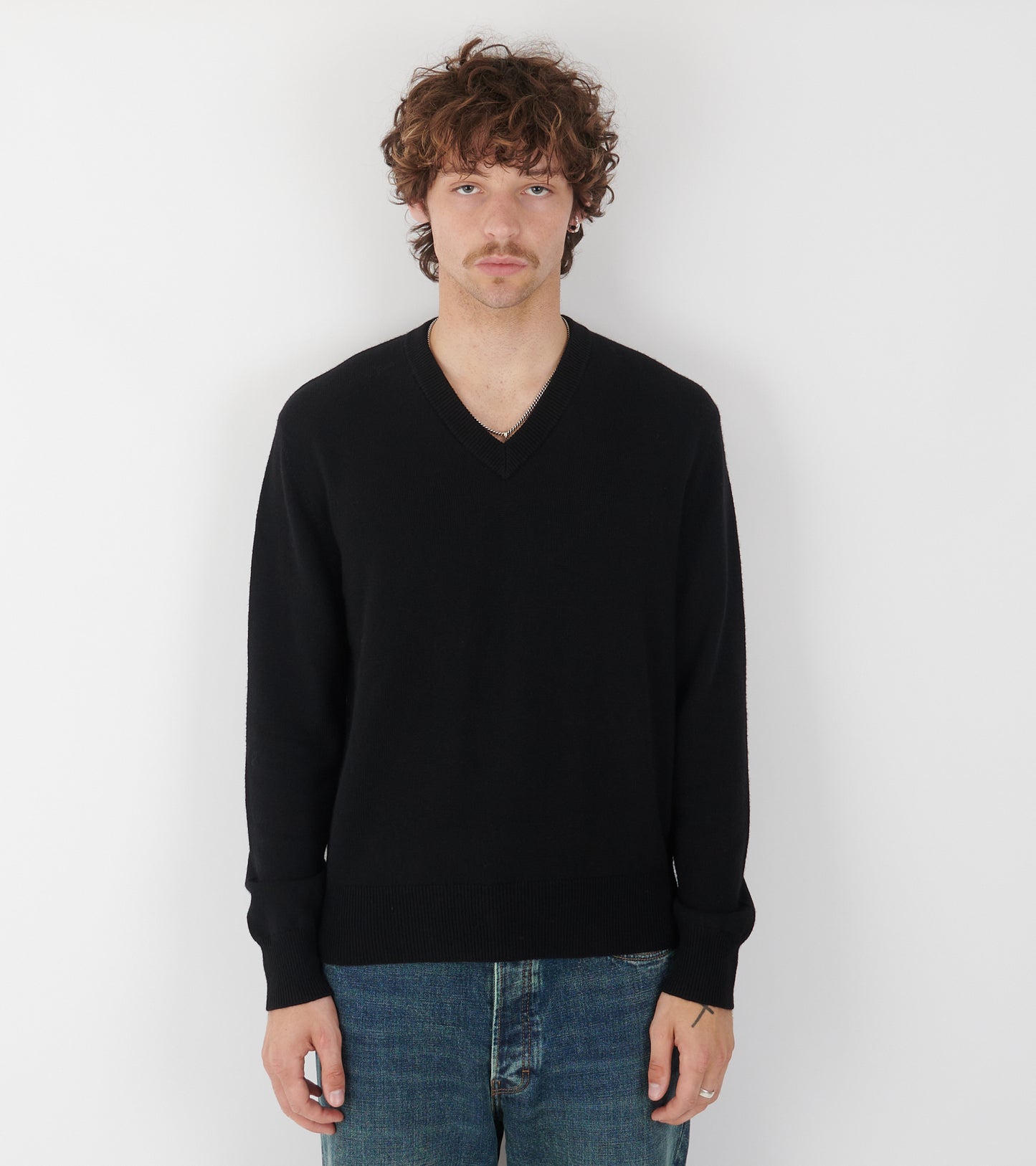 Moon Merino V Neck Black