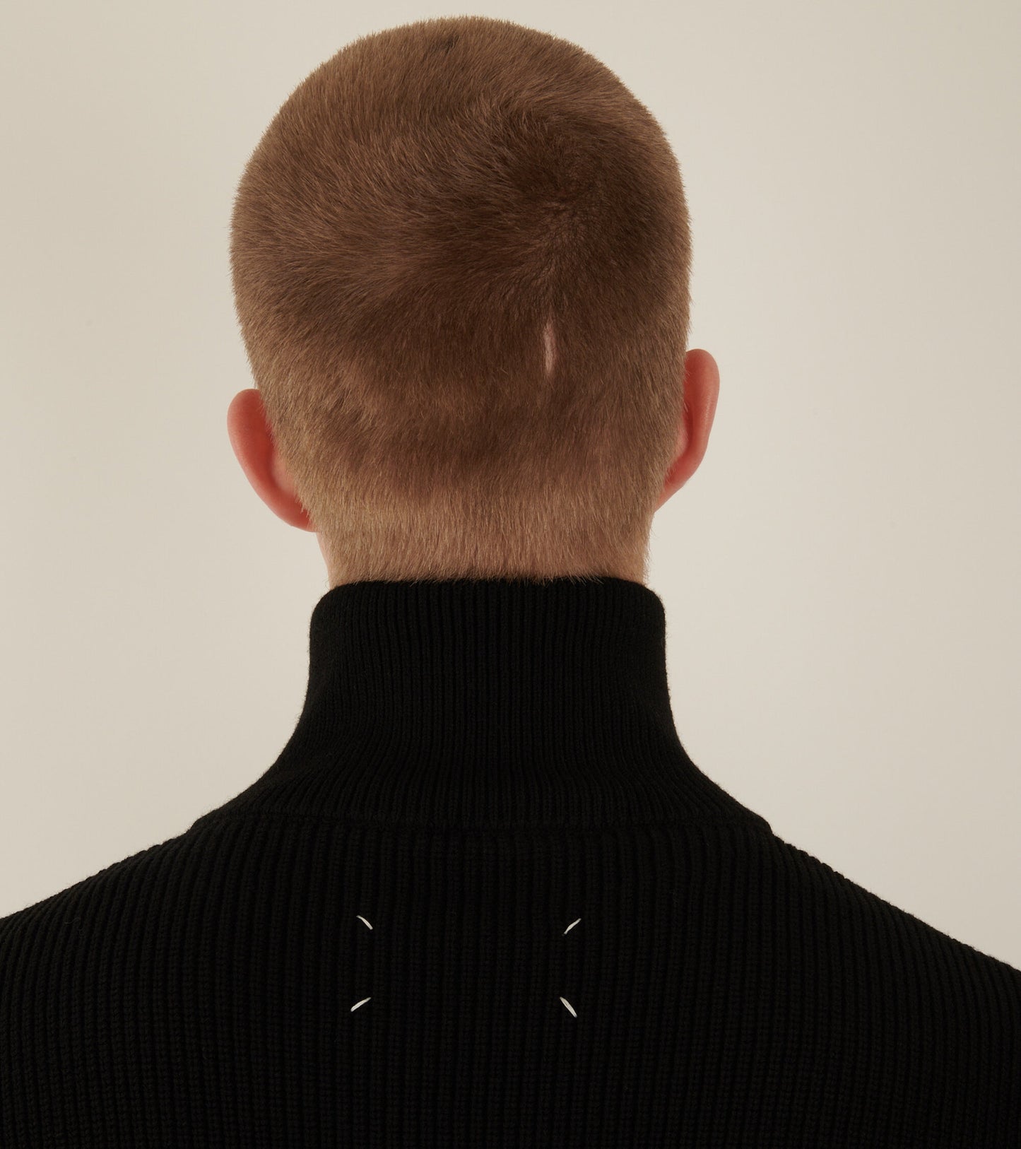Four Stitching Zip Knit Black