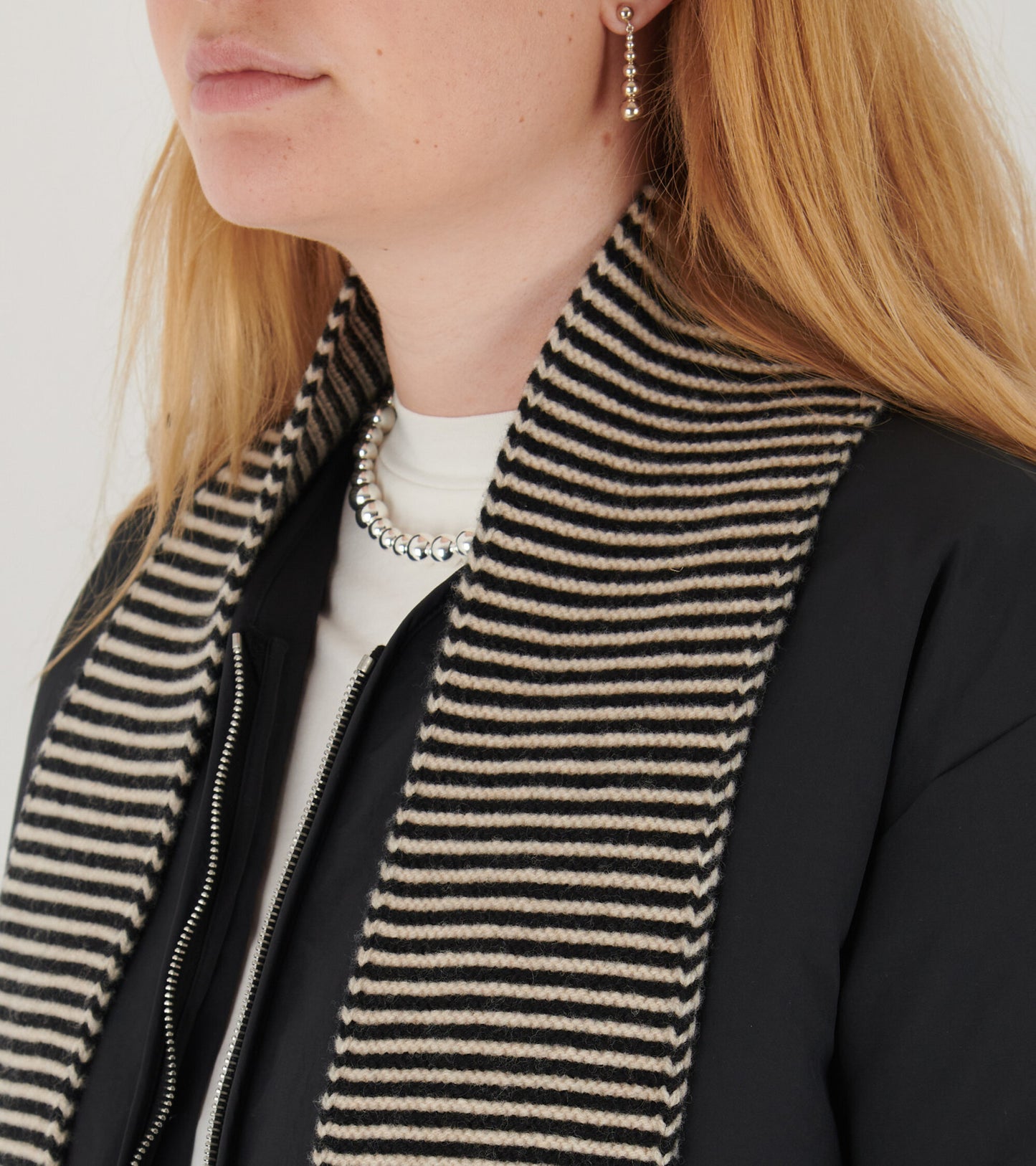 Small Thin Stripe Gartner Stitch Scarf Black/Oatmeal