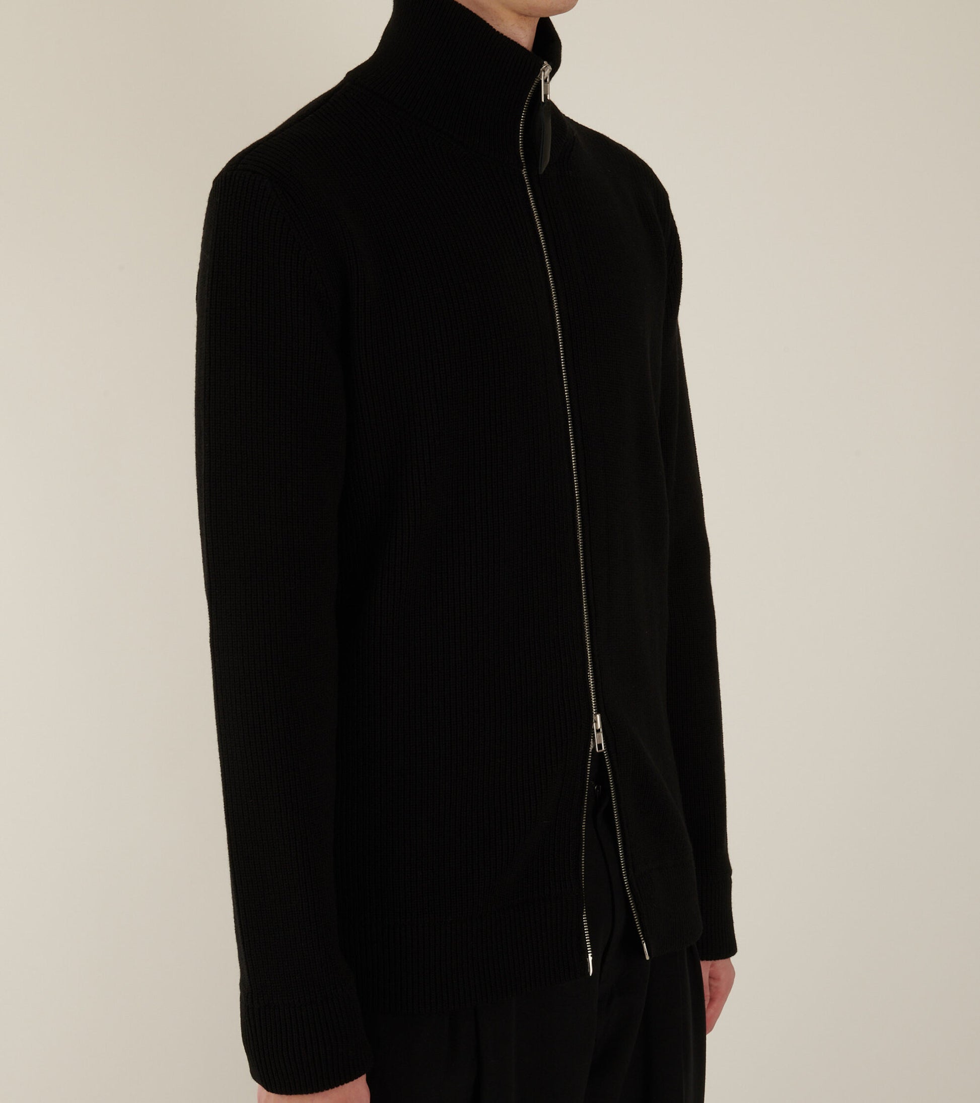 Four Stitching Zip Knit Black