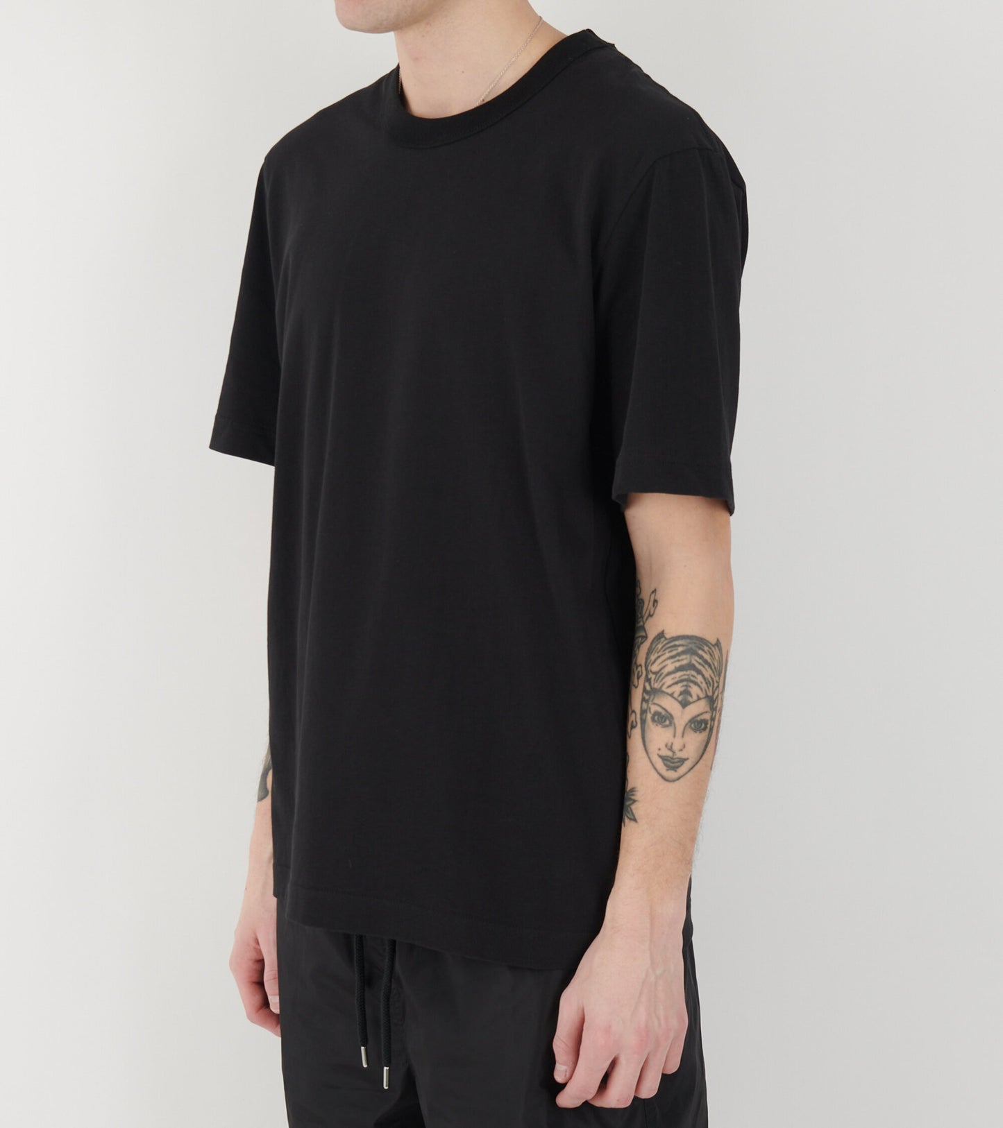Seam Tee Black