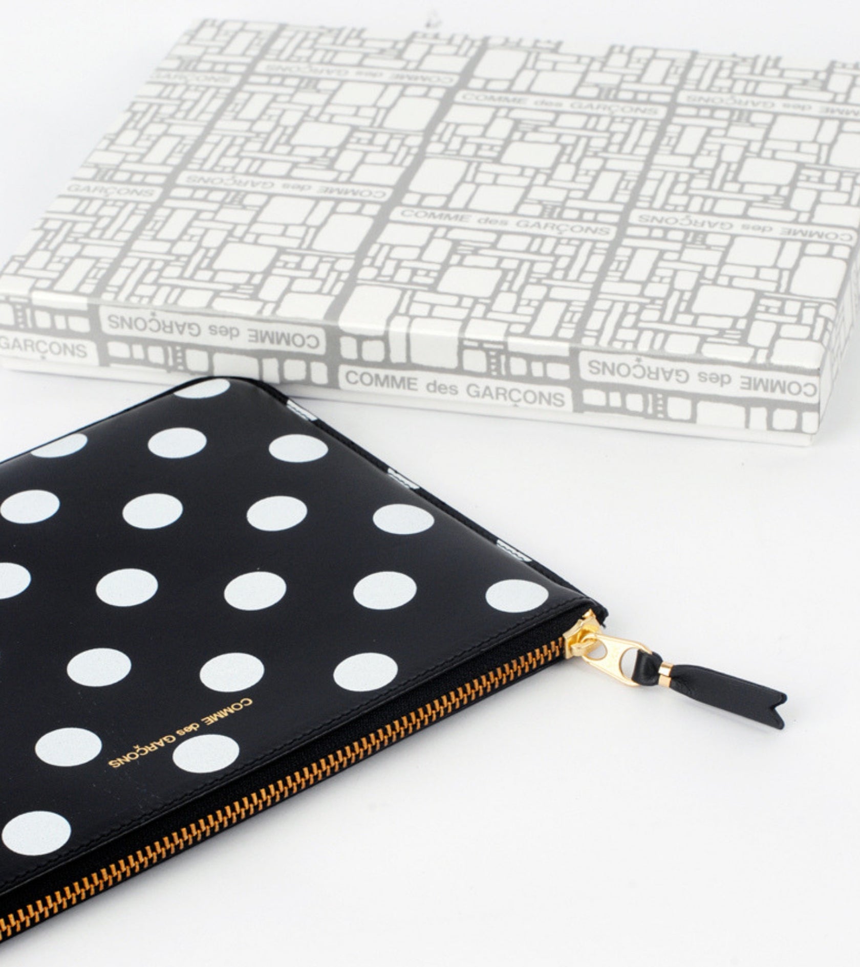 Dots Clutch Black/White
