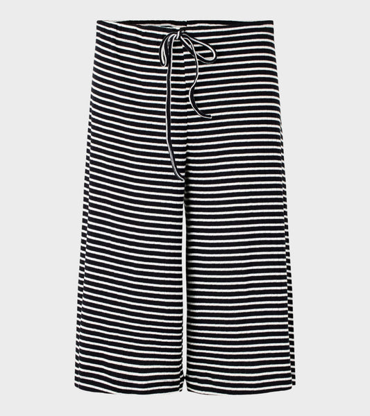 Nova Shorts 2 Black/Ecru