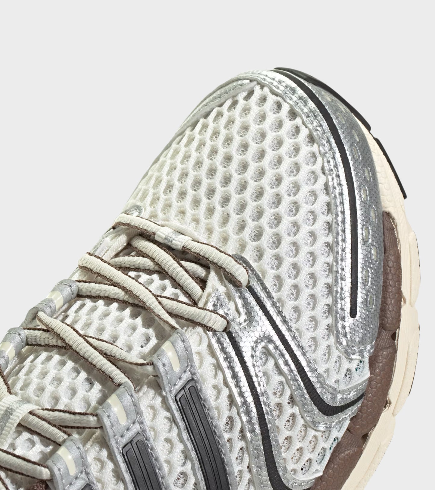 Adistar Control 5 Cloud White/Core Black