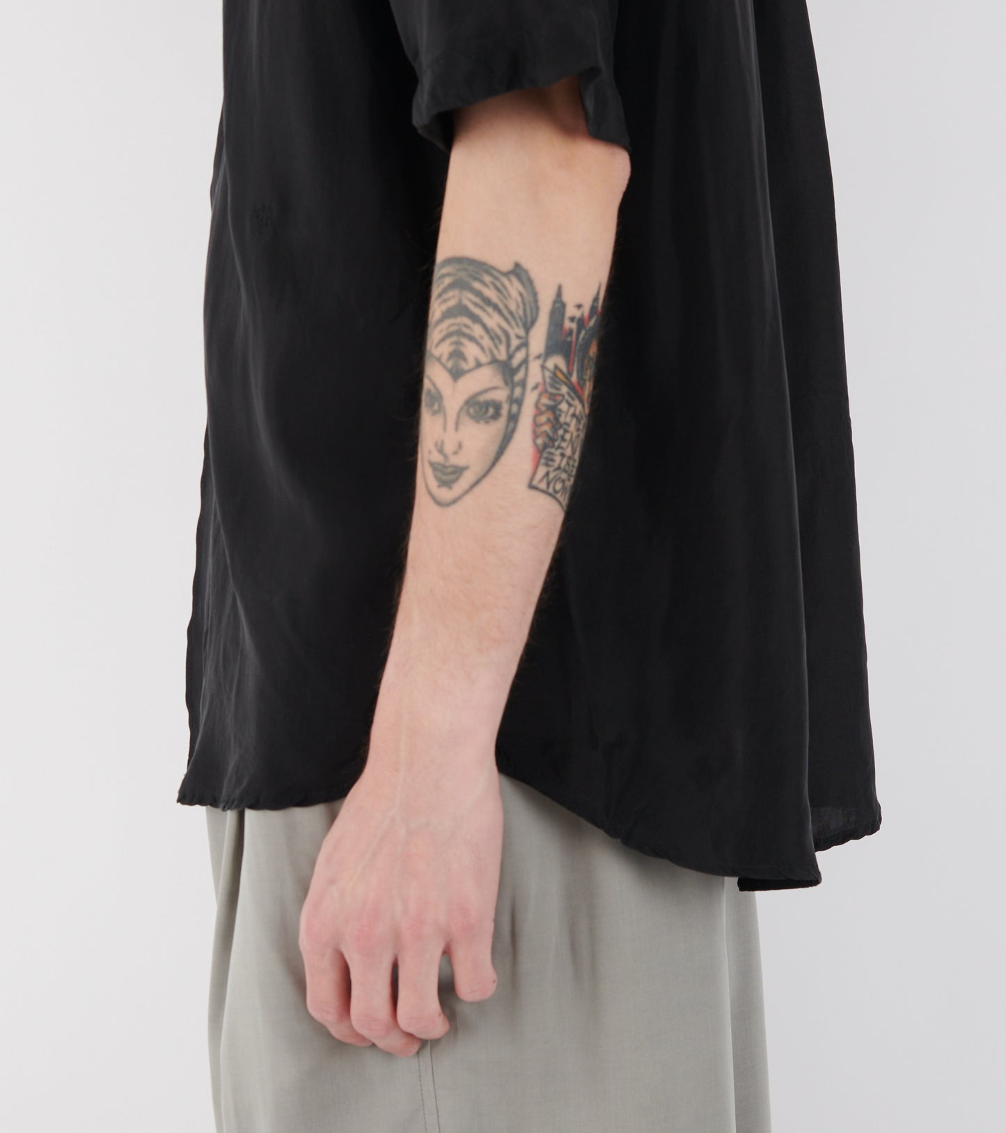 Beyond Shirt Shortsleeve Char Black Dustveil Cupro