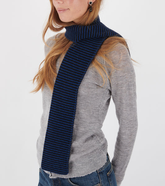 Small Garter Stitch Scarf Black/Nightsky
