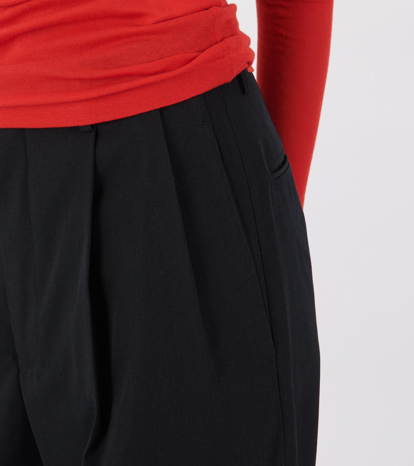 Light Wool Max Gabardine Two-Tuck Slacks Top Black