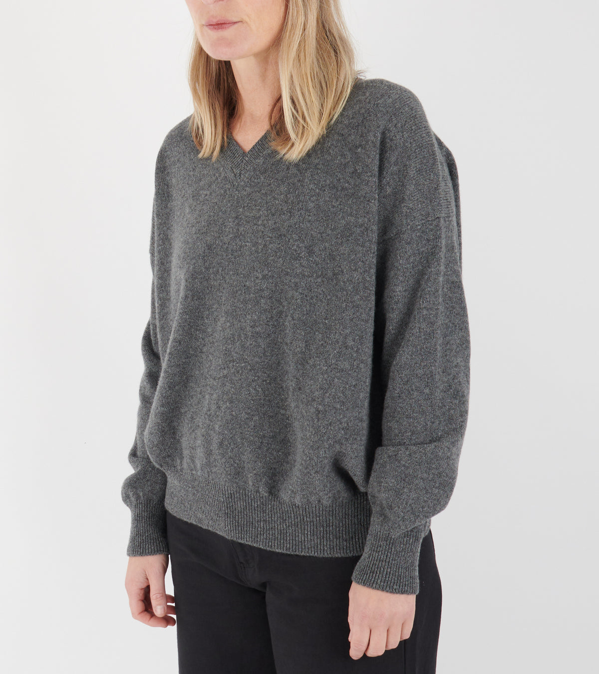 Innes Slouch V-Neck Geelong Lambswool Derby Grey