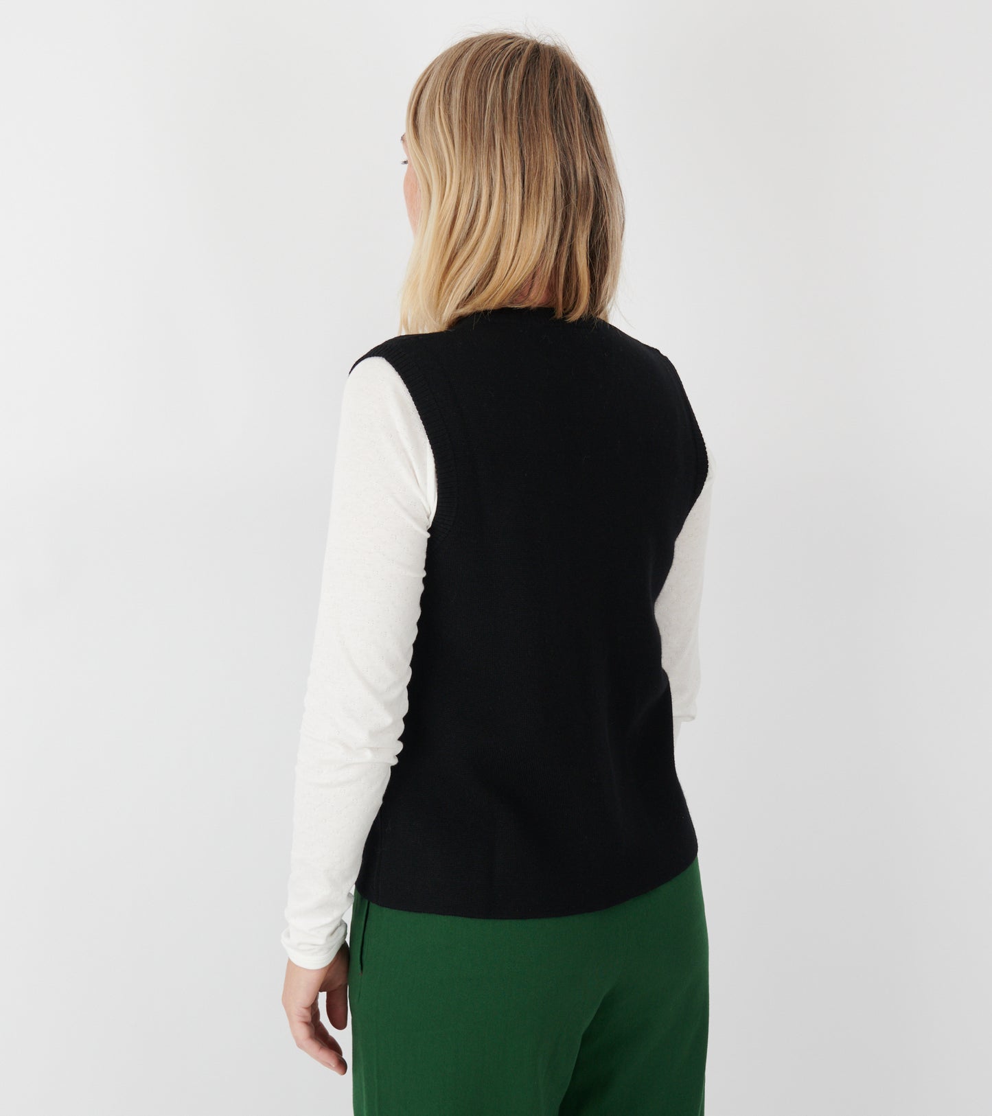 Elva Vest Black