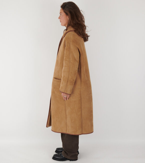 Cawley - Sheepskin Suede Curly Roo Coat Tan