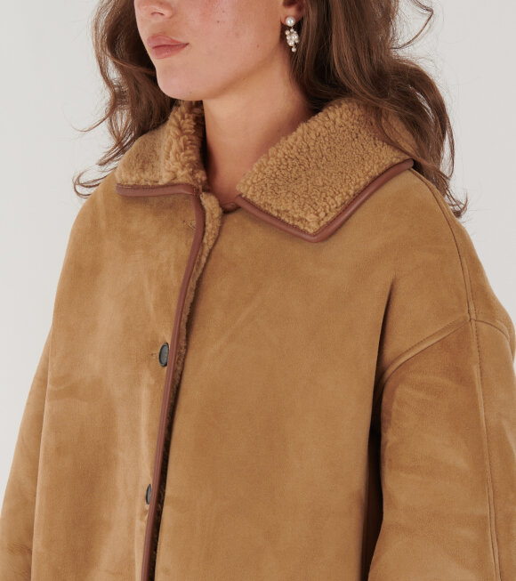 Cawley - Sheepskin Suede Curly Roo Coat Tan