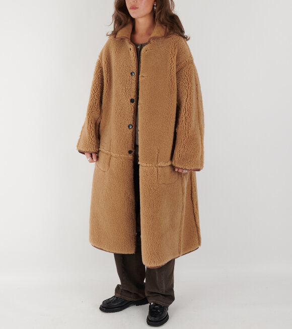 Cawley - Sheepskin Suede Curly Roo Coat Tan