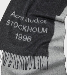 Logo Jacquard Scarf Black / Grey