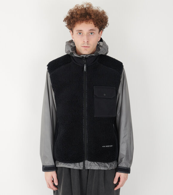 And Wander - Wool Boa Vest Black 