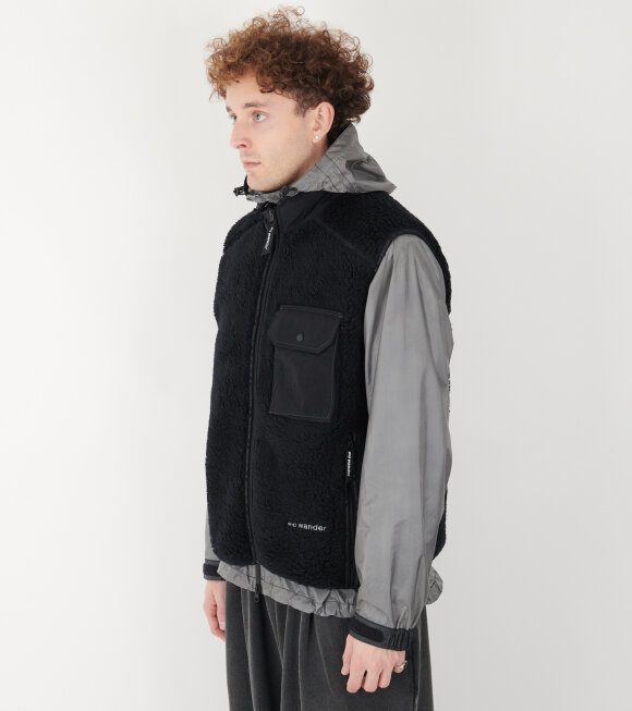 And Wander - Wool Boa Vest Black 