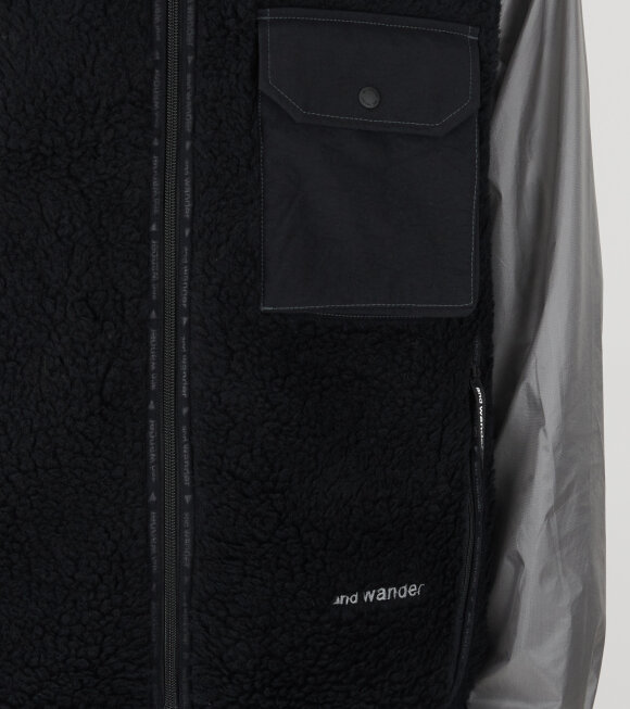 And Wander - Wool Boa Vest Black 