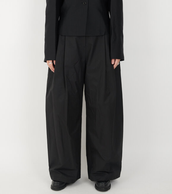 Amomento - Two Tuck Balloon Pants Black