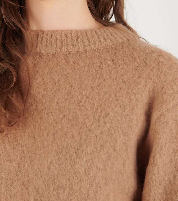 Amomento - Fluffy Brushed Knit Beige