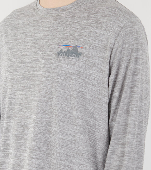 Patagonia - M's L/S Cap Cool Daily Graphic Shirt Skyline Feather Grey