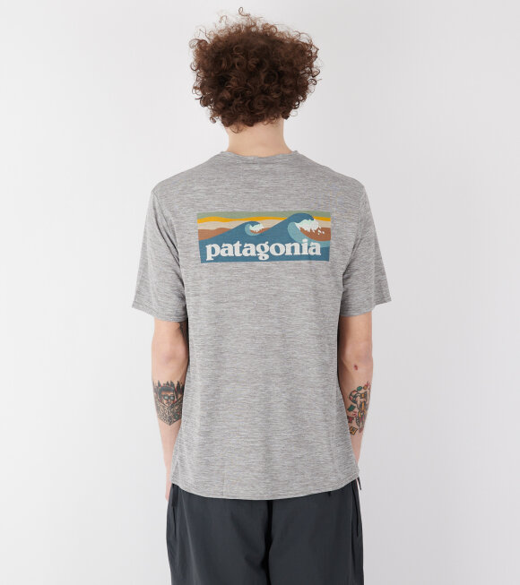 Patagonia - M's Cap Cool Daily Graphic Shirt Waters Feather Grey