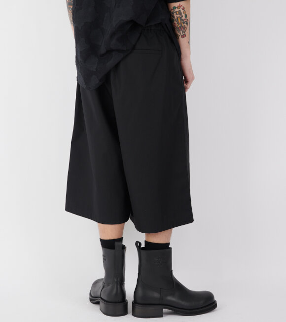 Amomento - Two Tuck Wide Shorts Black