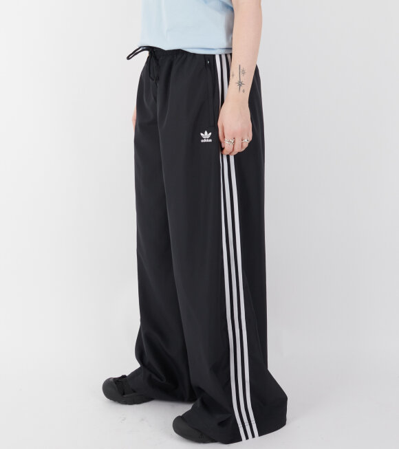 Adidas  - Oversized Trackpants Black/White