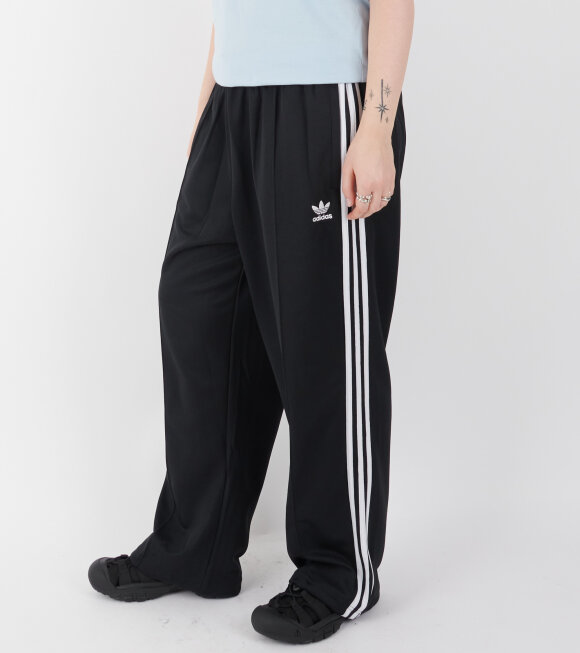 Adidas  - Baggy Track Pants Black/White